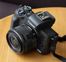 Canon EOS M50